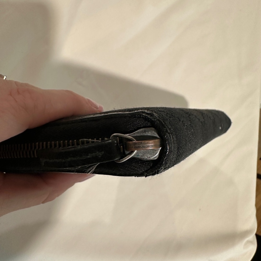 Gucci Black Logo Plaque Zip Wallet - Picture 10 of 16